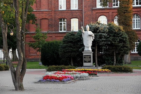 Pomnik świętego  Brunona z Kwerfurtu w Bartoszycach